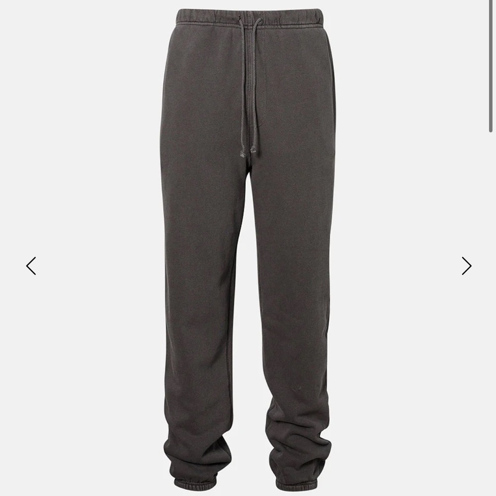 Elwood core sweat pants in vintage black